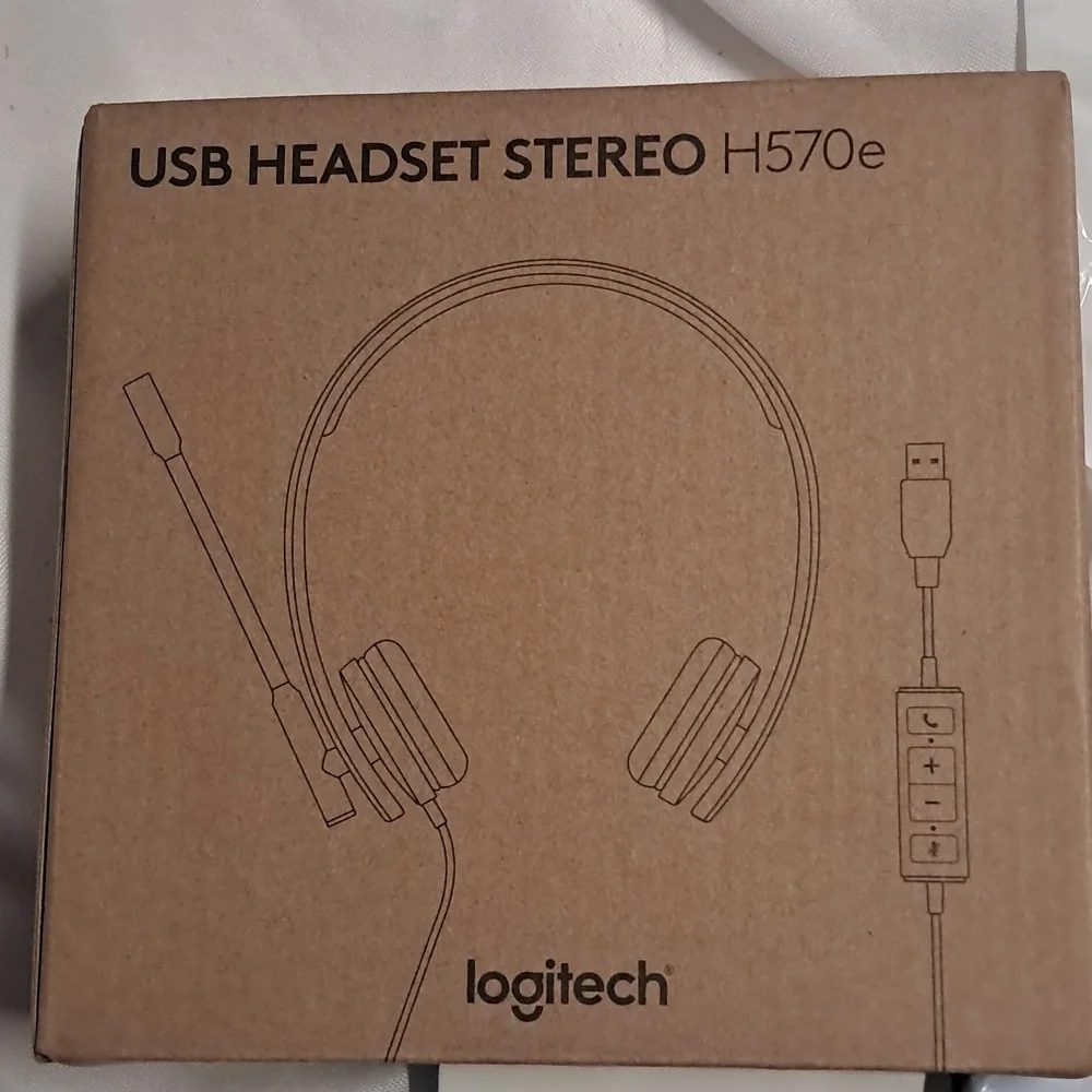 NWT Logitech USB Headset Stereo H570e, Wireless USB Adapter, Wireless Earbuds